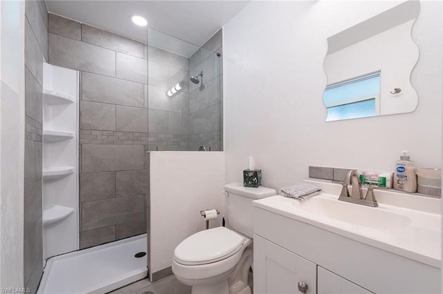 1006 April LN, North Fort Myers, FL 33903