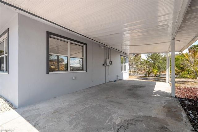 1006 April LN, North Fort Myers, FL 33903