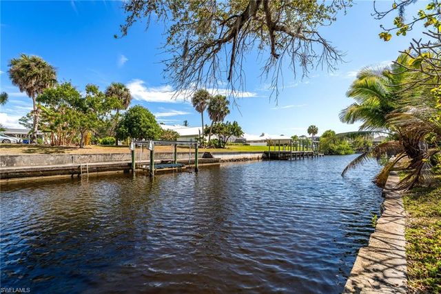 1006 April LN, North Fort Myers, FL 33903