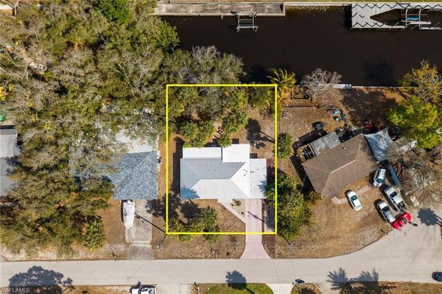 1006 April LN, North Fort Myers, FL 33903