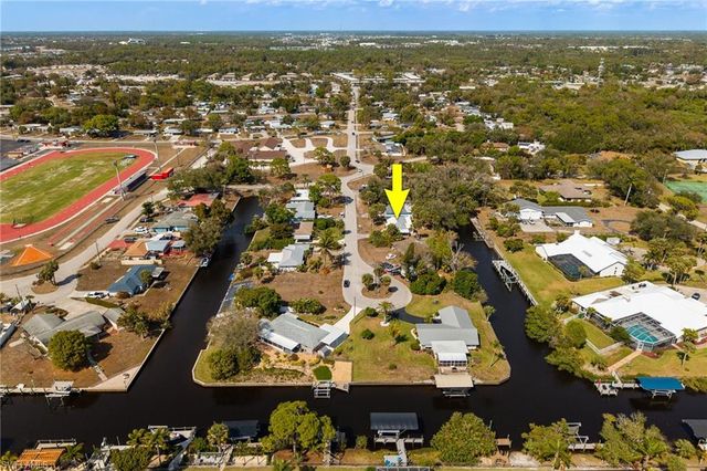 1006 April LN, North Fort Myers, FL 33903