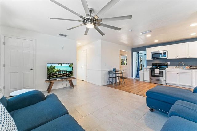 1006 April LN, North Fort Myers, FL 33903