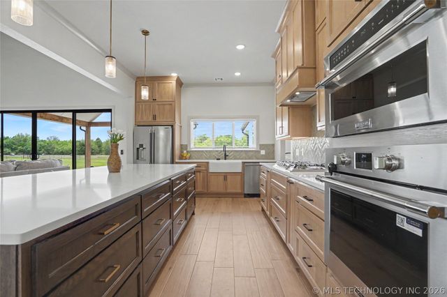 16014 N Memorial Drive, Collinsville, OK 74021