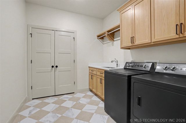 16014 N Memorial Drive, Collinsville, OK 74021