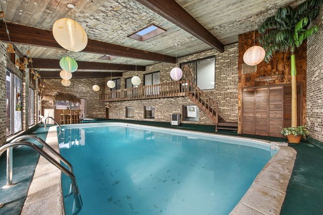 8405 Carriage Green Drive, Darien, IL 60561