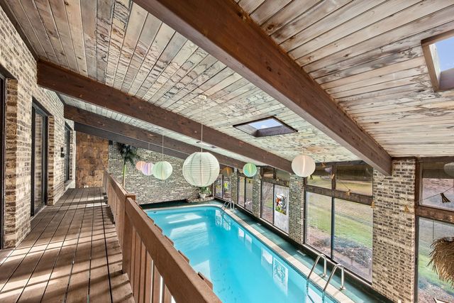 8405 Carriage Green Drive, Darien, IL 60561