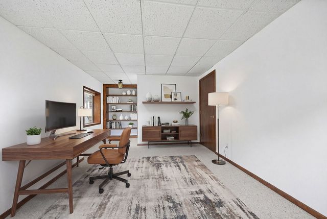 8405 Carriage Green Drive, Darien, IL 60561