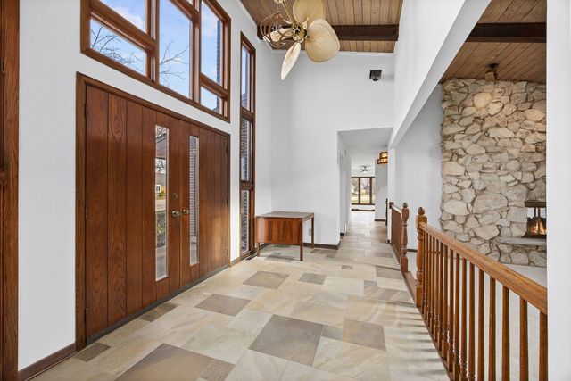 8405 Carriage Green Drive, Darien, IL 60561