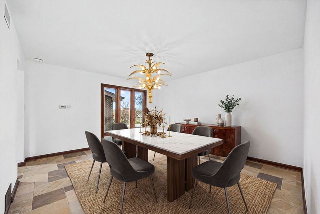 8405 Carriage Green Drive, Darien, IL 60561