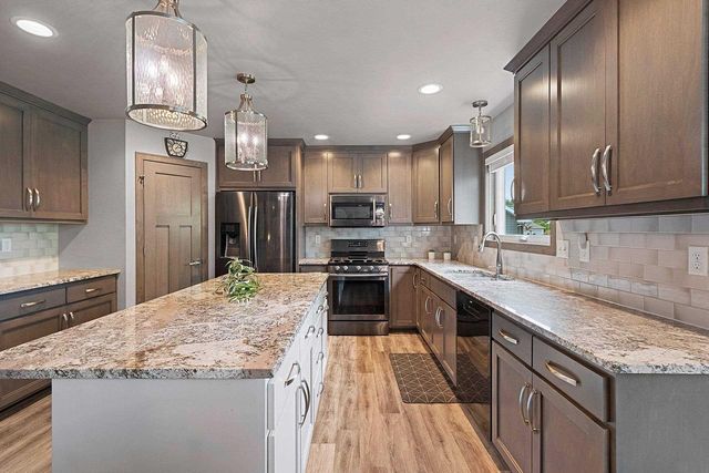 2503 REMINGTON ROAD, Green Bay, WI 54302