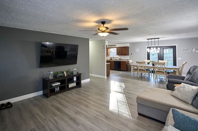 2049 Buff Creek Road, Hurricane, WV 25526