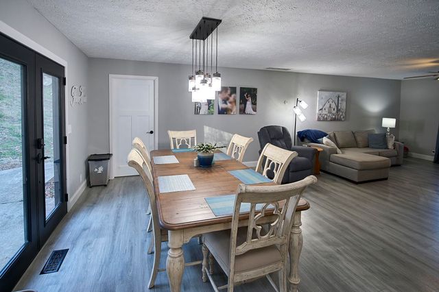 2049 Buff Creek Road, Hurricane, WV 25526