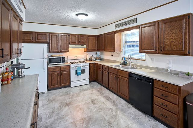 2049 Buff Creek Road, Hurricane, WV 25526