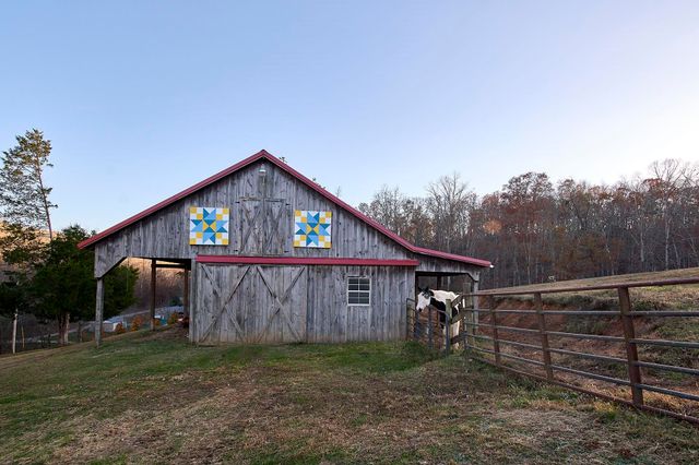 2049 Buff Creek Road, Hurricane, WV 25526