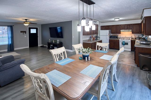 2049 Buff Creek Road, Hurricane, WV 25526