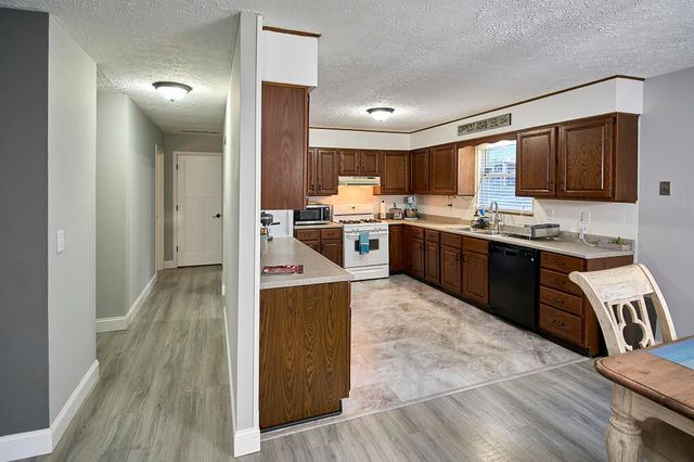 2049 Buff Creek Road, Hurricane, WV 25526