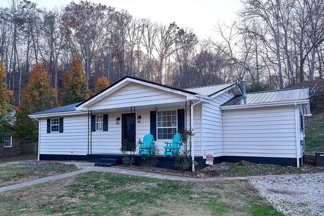 2049 Buff Creek Road, Hurricane, WV 25526