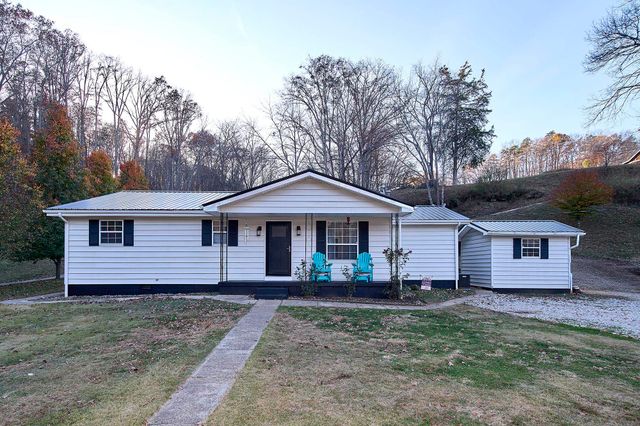 2049 Buff Creek Road, Hurricane, WV 25526