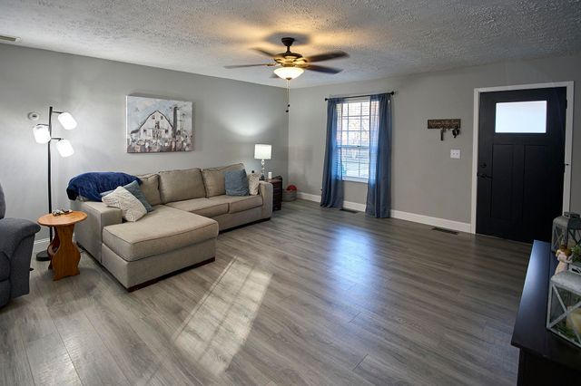 2049 Buff Creek Road, Hurricane, WV 25526