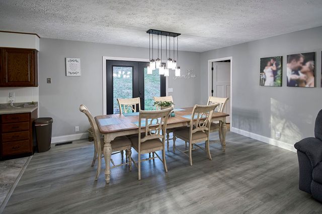 2049 Buff Creek Road, Hurricane, WV 25526