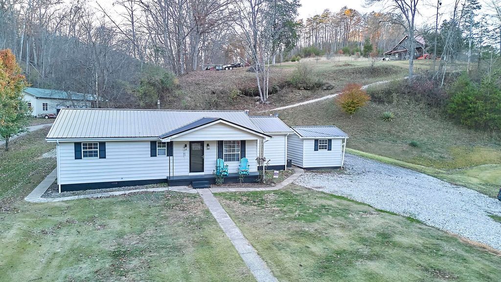 2049 Buff Creek Road, Hurricane, WV 25526