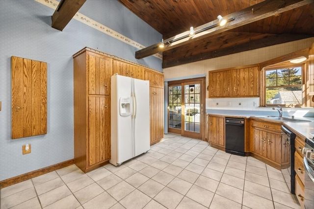 25 Andrew Ave, Taunton, MA 02780