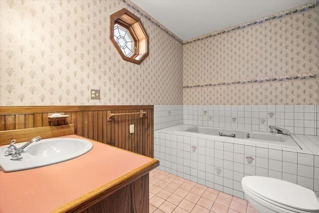 25 Andrew Ave, Taunton, MA 02780