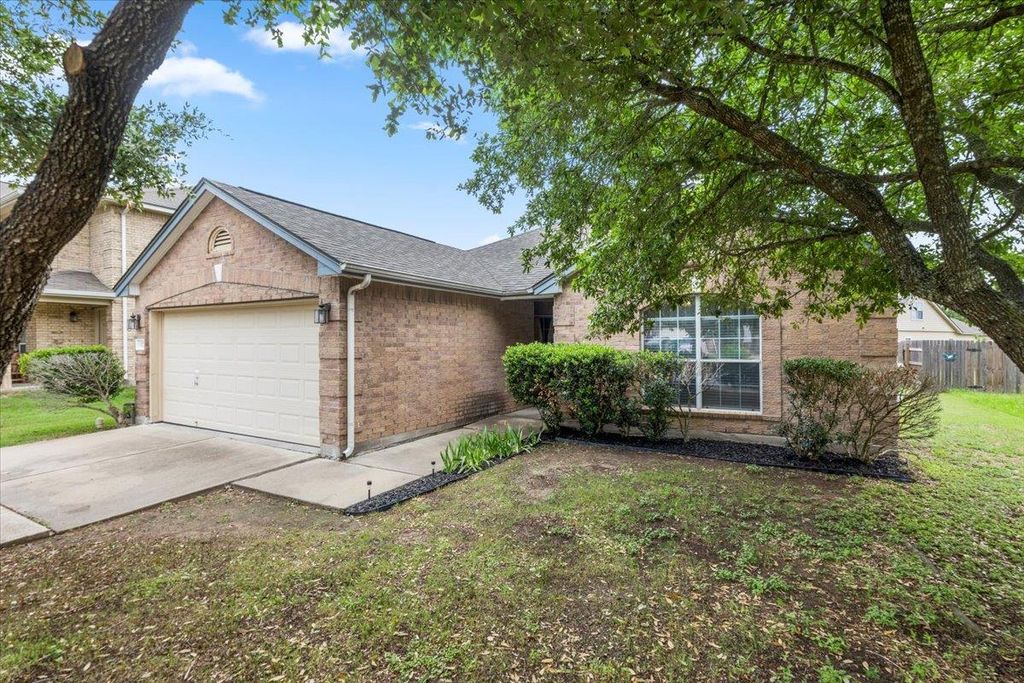 107 Jefferson CV, Elgin, TX 78621