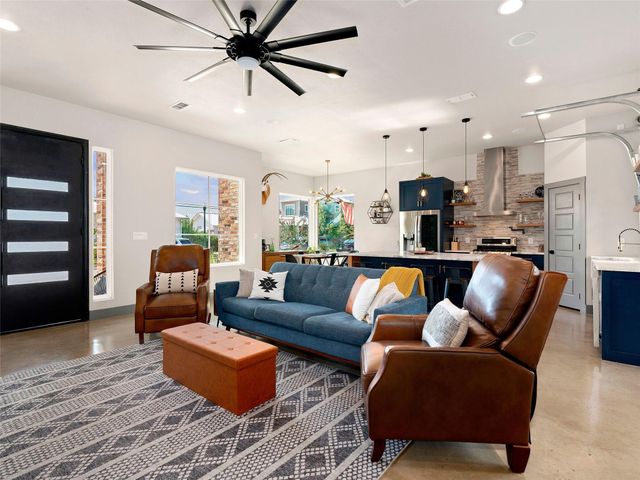 1136 Hauptstrasse, New Braunfels, TX 78130