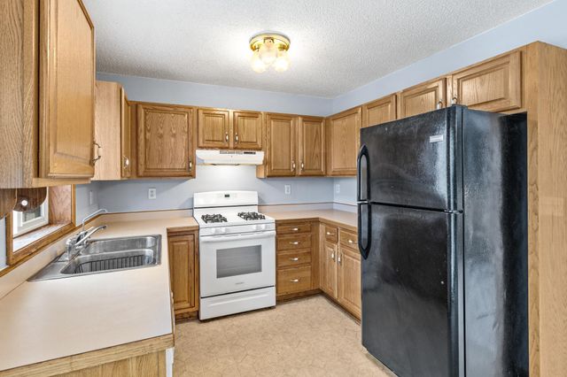 529 5th Avenue E, Shakopee, MN 55379