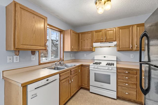 529 5th Avenue E, Shakopee, MN 55379