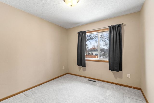 529 5th Avenue E, Shakopee, MN 55379