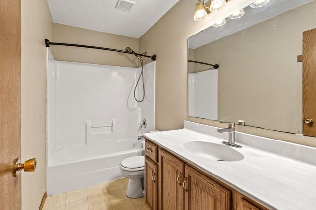 529 5th Avenue E, Shakopee, MN 55379