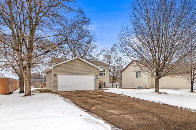 529 5th Avenue E, Shakopee, MN 55379
