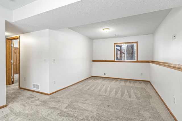 529 5th Avenue E, Shakopee, MN 55379