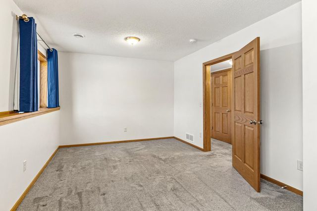 529 5th Avenue E, Shakopee, MN 55379