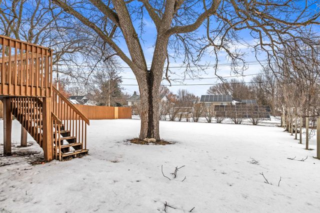 529 5th Avenue E, Shakopee, MN 55379