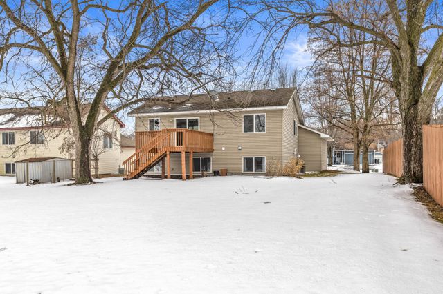 529 5th Avenue E, Shakopee, MN 55379