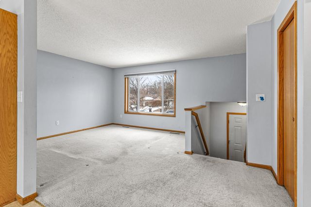 529 5th Avenue E, Shakopee, MN 55379