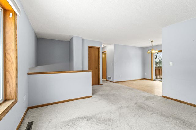 529 5th Avenue E, Shakopee, MN 55379