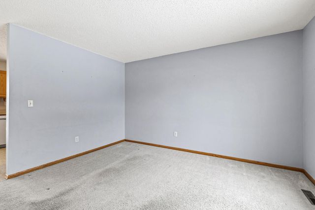 529 5th Avenue E, Shakopee, MN 55379