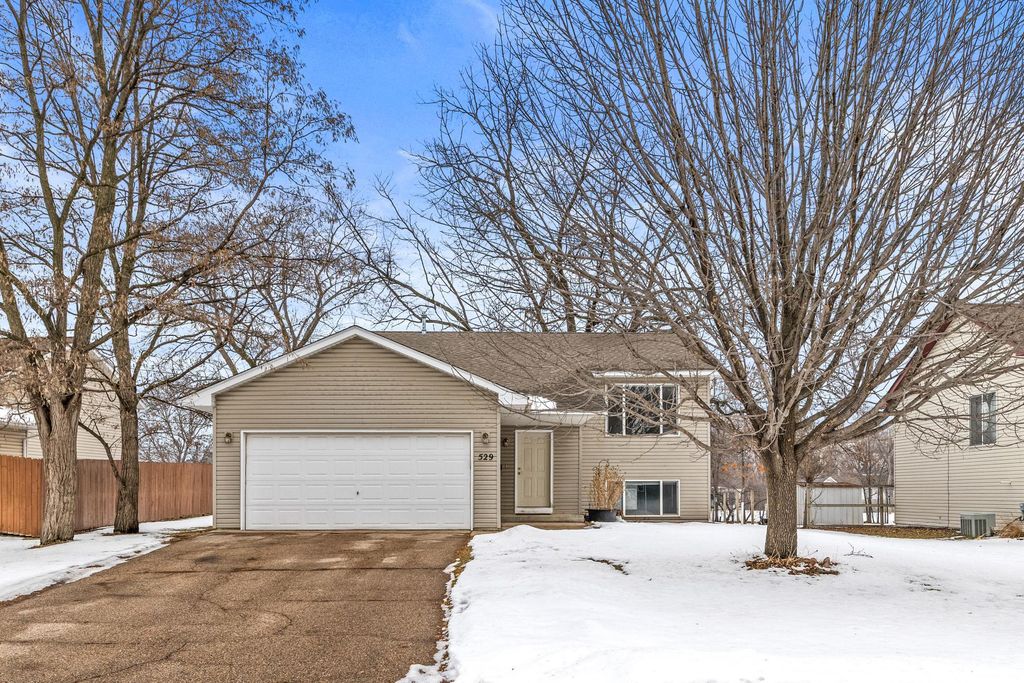 529 5th Avenue E, Shakopee, MN 55379