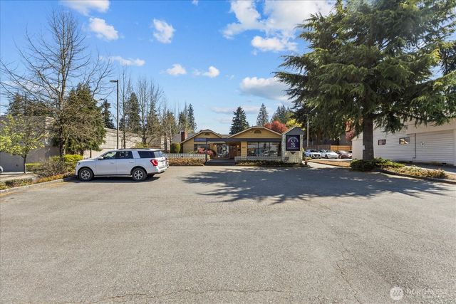 6915 Evergreen Way, Everett, WA 98203