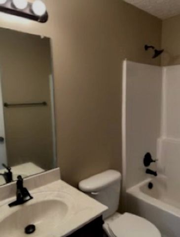 1351 Whitt Ln, Clarksville, TN 37042