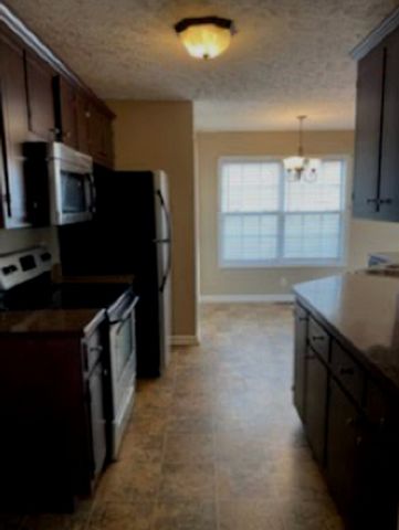 1351 Whitt Ln, Clarksville, TN 37042