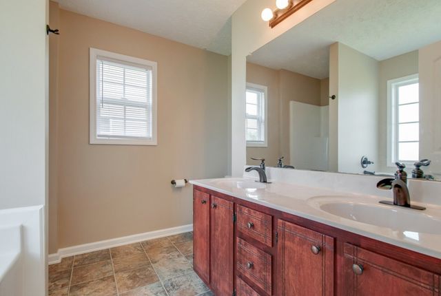 1351 Whitt Ln, Clarksville, TN 37042