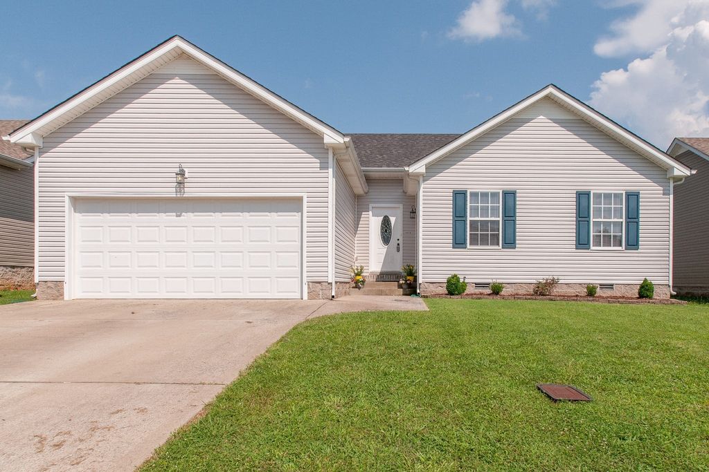 1351 Whitt Ln, Clarksville, TN 37042