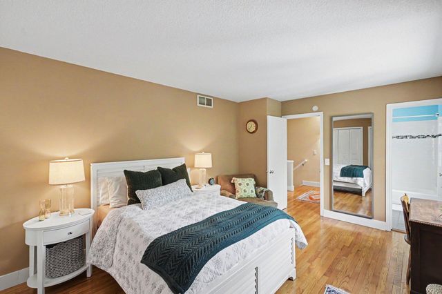 921 Dartmouth Avenue SE, Minneapolis, MN 55414