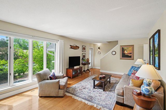 921 Dartmouth Avenue SE, Minneapolis, MN 55414