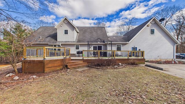 10345 Red Oak Ridge, Howard City, MI 49329